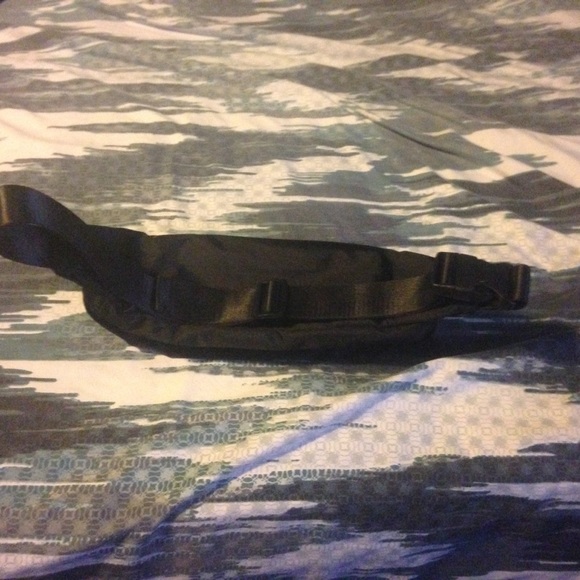 Black sling bag - Picture 3 of 4